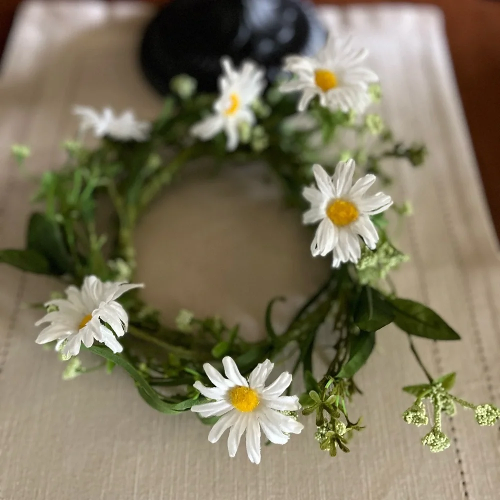 Pier 1 Daisy Embossed Candle and Candle Ring